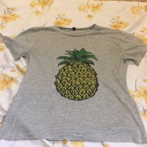 Size Large Grey pineapple shirt